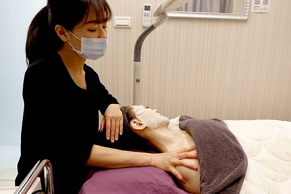 10.1.jpg 蜜芮拉MIRALLER-按摩肩頸及頭部